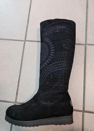 Зимние сапоги из замши.