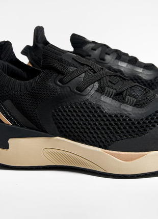 Нові стильні кросівки 35 розмір oysho