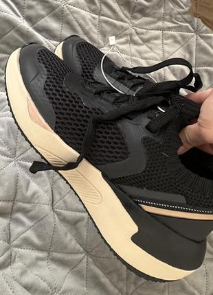 Нові стильні кросівки 35 розмір oysho