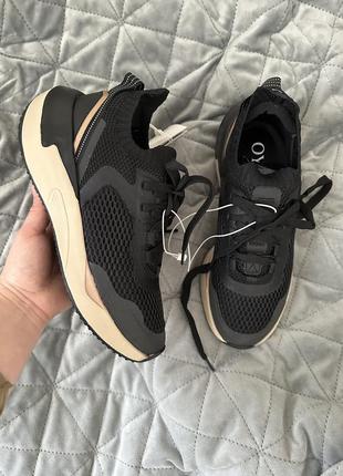 Нові стильні кросівки 35 розмір oysho