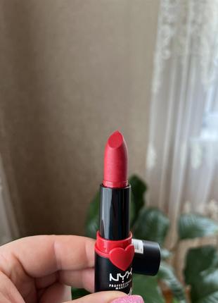 Матова помада для губ nyx professional makeup suede matte listick2 фото