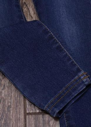 Классические стрейчевые джинсы4 фото