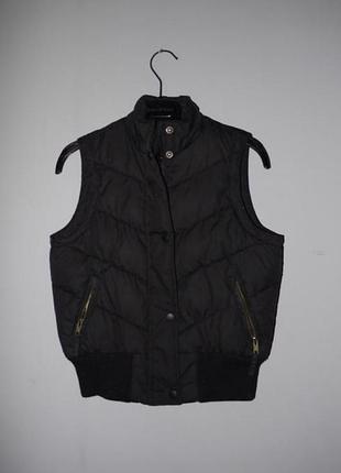 Дутая черная жилетка черная
