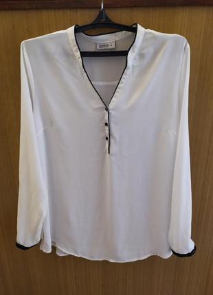 Германия. janina. базовая белая с черной окантовкой блуза.