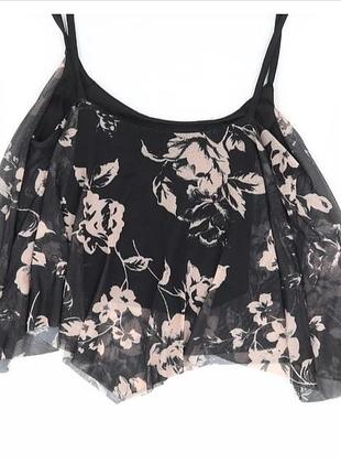Легкий топ на бретельках із квітами майка