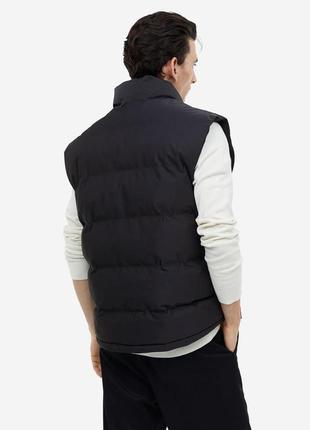 Жилетка h&m water-repellent puffer vest black 1182526002 s2 фото