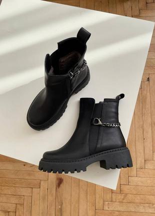 Черные ботинки челси на замочке, зимние из натуральной матовой кожи со съемной цепочкой6 фото