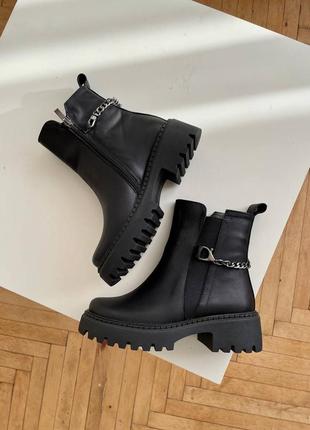 Черные ботинки челси на замочке, зимние из натуральной матовой кожи со съемной цепочкой5 фото