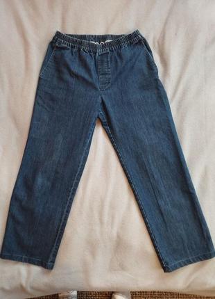 Широкие прямые джинсы