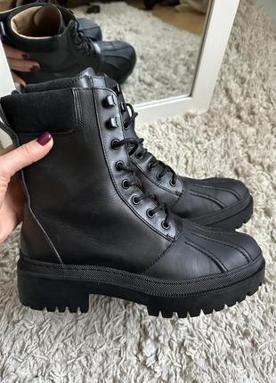 Жіночі черевики