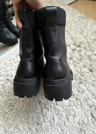 Жіночі черевики