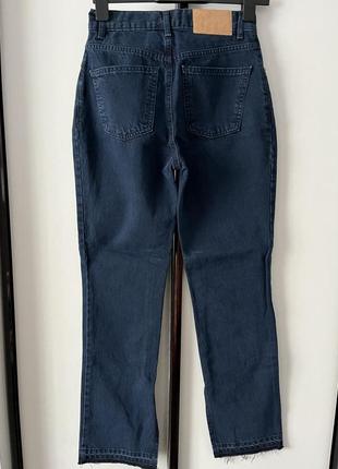 Актуальные стильные джинсы с размером внизу2 фото