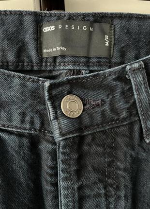 Актуальные стильные джинсы с размером внизу4 фото