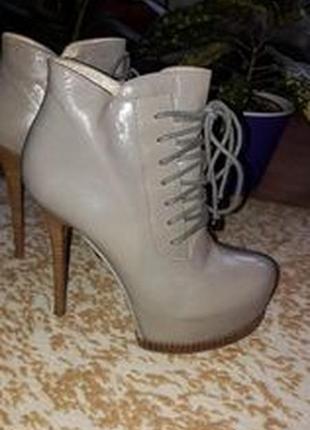Стильні ботильйони на шпильці glossi 37 р.