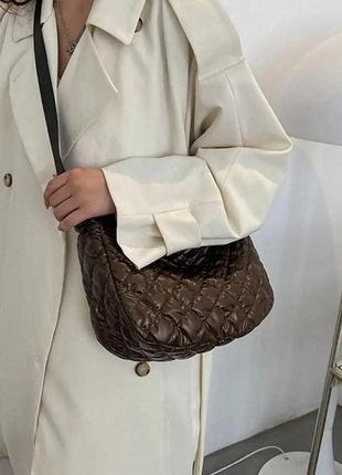 Тренд стьобана коричнева нейлонова балоньова жіноча сумка шопер через плече кросбоді3 фото