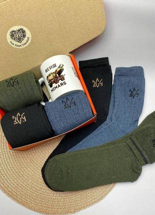 Подарунковий бокс зимових чоловічих шкарпеток на 6 пар трикотажні та керамічного кухля 330 мл біла та якісна