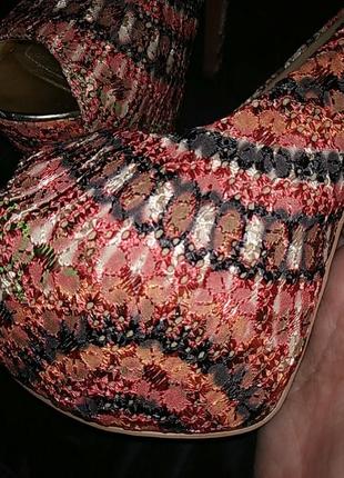 Крутые экзотт полденс туфли с шипами и ярким кружевом6 фото