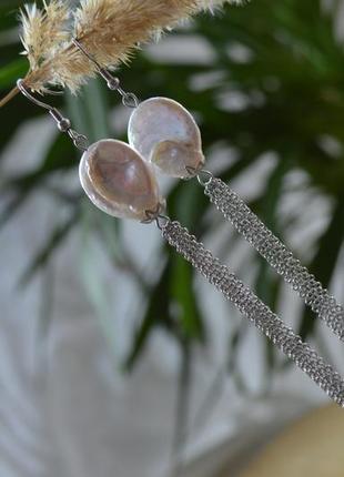 Сережки - сріблясті ланцюжки з бароковим перлами "місячне світло'3 фото