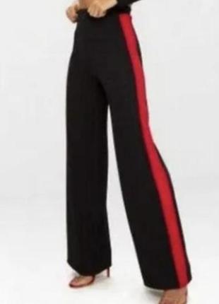 Штаны  флис, женские росклешенные , черные, по бокам тонкая красная полоса лампас, утепленные , размер л