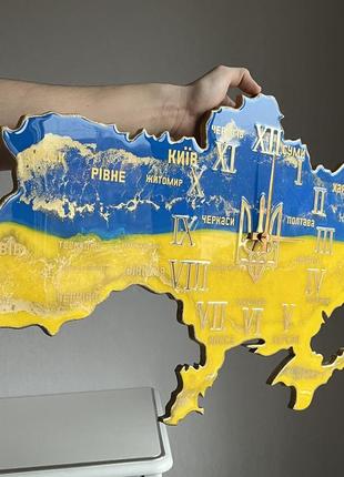 Часы настенные из эпоксидной смолы "карта украины" 40x25 см5 фото