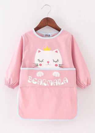 Подовжений нагрудник з рукавами та кишенькою "кицюня"