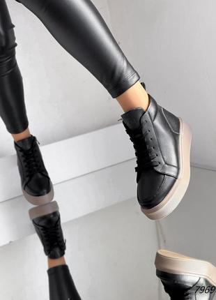 Черные натуральные кожаные демисезонные деми весенние высокие кеды ботинки на шнурках шнуровке толстой бежевой подошве весна кожа3 фото