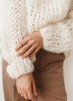 Мягенький оверсайз свитер