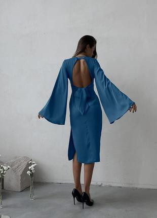 Роскошное шелковое платье с открытой спиной и объемными рукавами