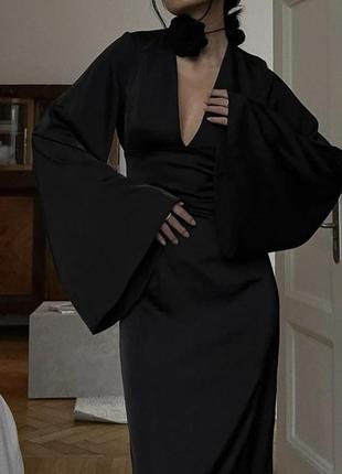Роскошное шелковое платье с открытой спиной и объемными рукавами3 фото