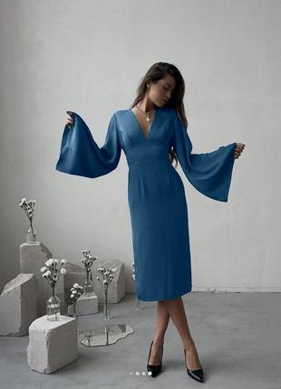 Роскошное шелковое платье с открытой спиной и объемными рукавами8 фото