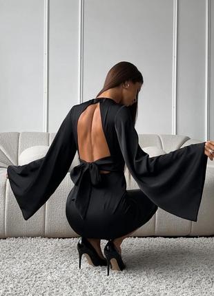 Роскошное шелковое платье с открытой спиной и объемными рукавами