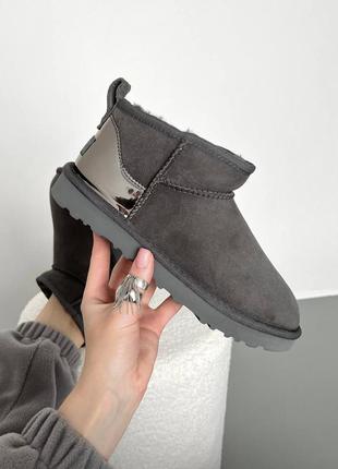 Жіночі уггі ugg classic ultra mini grey lacquer ультра міні сірого кольору