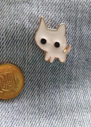 Маленький металлический значок кот котик котёнок