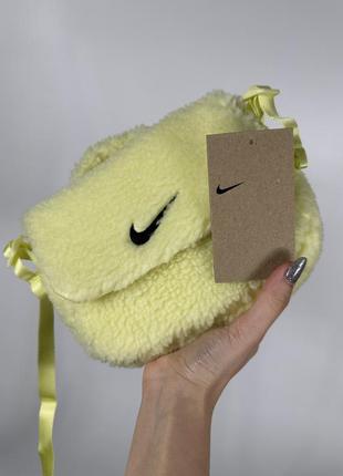 Nike fur crossbody sherpa плюшевая теди сумочка1 фото