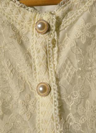 Кремова блуза з перламутровими ґудзиками та мереживом кружево вишивка прошва рішельє гіпюр айворі4 фото