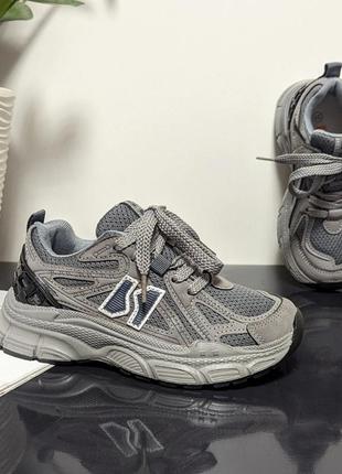 Стильні кросівки