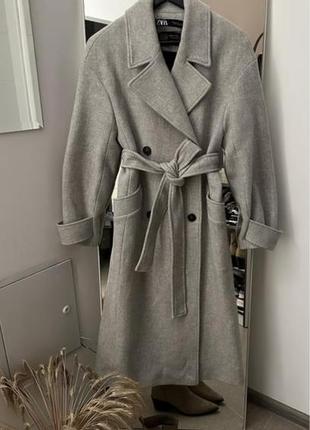 Ідеальне щільне вовняне пальто від бренду zara
