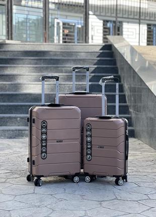 Якісна валіза з поліпропілен ,від польського виробника wings ,чемодан ,дорожня сумка1 фото