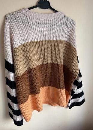 В наличии вязанный полосатый оверсайз свитер коричный белый2 фото