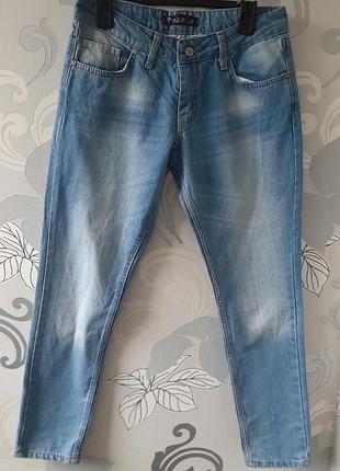 Блакитні завужені джинси