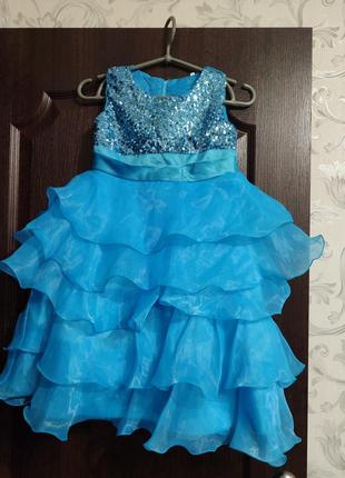 Ярко голубое платье на девочку 6-8 лет