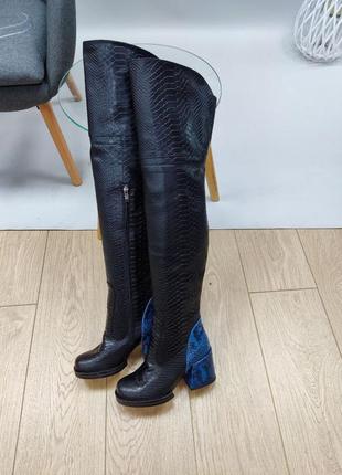 Чорні шкіряні чоботи ботфорти з акцентним зручним каблуком5 фото