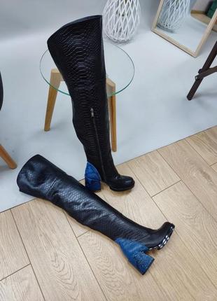 Чорні шкіряні чоботи ботфорти з акцентним зручним каблуком3 фото