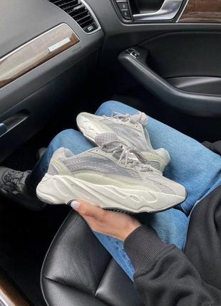 Adidas yeezy boost 700 v2 static reflective жіночі кросівки