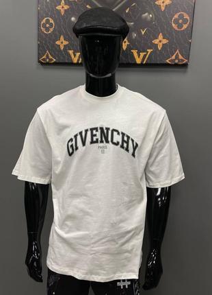 Футболка в стиле givenchy