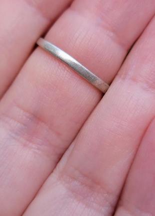 Серебряное кольцо с голубыми кристаллами3 фото