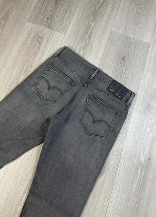 Серые джинсы от levi's 511