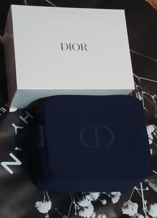 Практичная косметичка dior