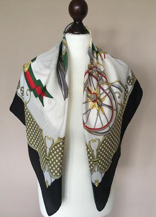 Шелковый платок gucci navy and white carriage multicolor silk scarf 100% оригинал3 фото