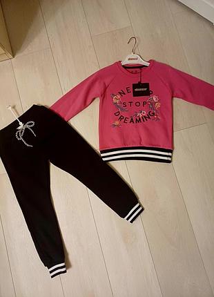 Яскравий костюм на флісі з вишивкою